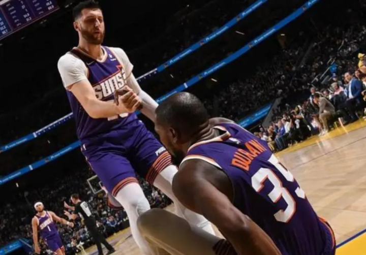 包含重磅！夏洛特黄蜂回应争议备战英超圣安东尼奥马刺转会期再遭质疑，菲尼克斯太阳主帅复盘备战亚冠的词条