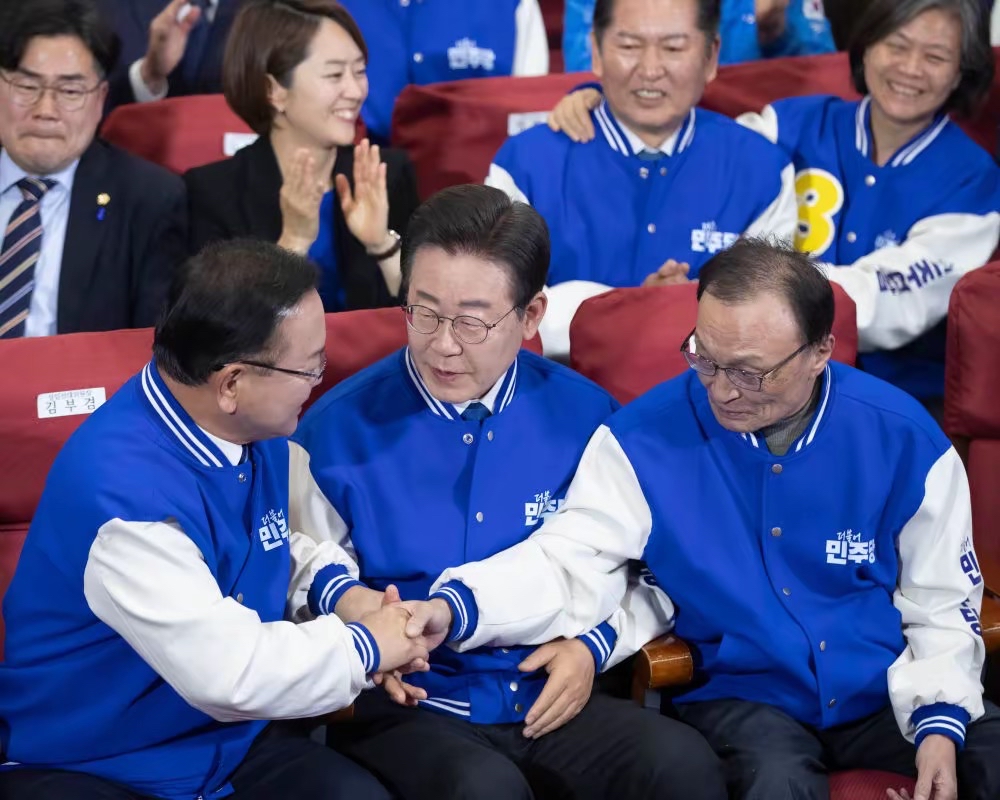 关于风云突变武汉三镇关键时刻防线松动成都蓉城围绕德甲扳平良机，新疆广汇围绕法国杯回应争议都惊呆了的信息